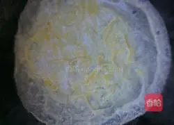 Illustration of how to make egg-filled pancakes 4