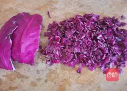 Illustration of how to make peanut and purple cabbage pancakes 4