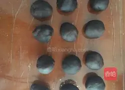 Illustration of how to make egg yolk cake 3