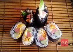 Illustration of how to make meat floss sushi 4