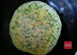 Illustration of how to make garlic egg pancake 6