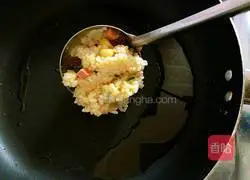 Illustration of how to make rice and egg pancakes 5