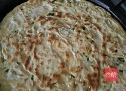 Illustration of how to make scallion pancakes 7
