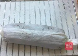 Illustration of how to make matcha cream cake roll 9