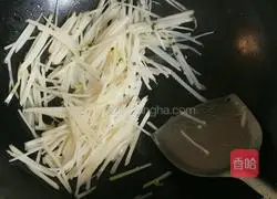 Illustration of how to make shredded potato oatmeal egg pancakes 6