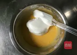 Illustration of how to make meat floss and green onion cake rolls 9