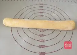 Illustration of how to make sesame and white sugar round cakes 4