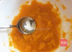 Illustration of how to make pumpkin glutinous rice cakes 1