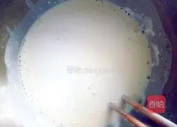 Illustration of how to make milk and egg pancakes 5