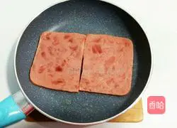 Illustration of how to make Hong Kong-style snacks like ham and toast 1