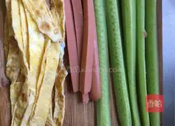 Illustration of how to make purple rice sushi 2