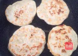 Illustration of how to make mushroom and chicken cake 8