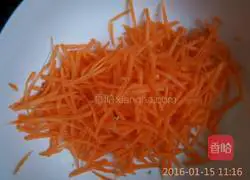 Illustration of how to make carrot and potato pancakes 2