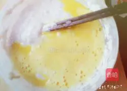 Illustration of how to make banana pancakes 8