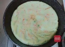 Illustration of how to make carrot and egg pancakes 8
