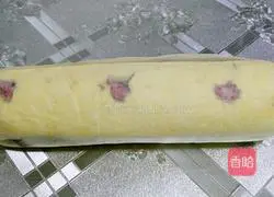 Illustration of how to make jam cherry blossom cake roll 13