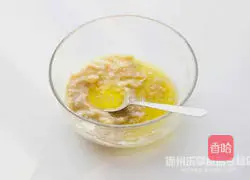 Illustration of how to make banana muffins 3