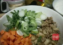 Illustration of how to make scallion braised pork thousand-layer cake 3