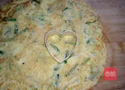 Illustration of how to make egg and leek pancakes 10