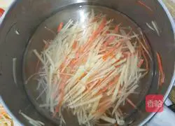 Illustration of how to make shredded potato egg pancake 2