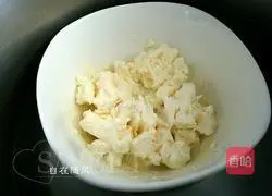 Illustration of how to make yogurt jelly cheesecake 4