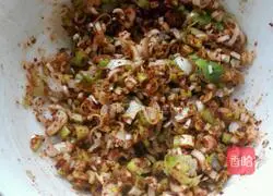 Illustration of how to make spicy scallion pancake 5