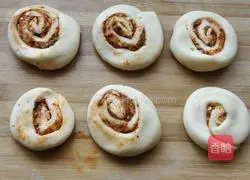 Illustration of how to make spicy scallion pancake 10