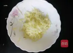 Illustration of how to make potato and egg pancakes 2