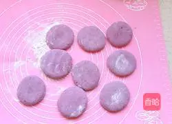 Illustration of how to make purple potato dough cake 8