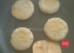 Illustration of how to make sweet potato flour pancakes 5