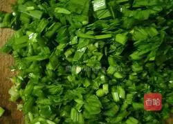 Illustration of how to make chive egg pancake 1