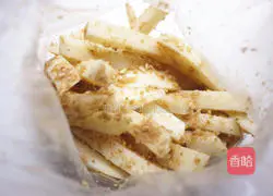 Illustration of how to make soda cracker baked French fries 3