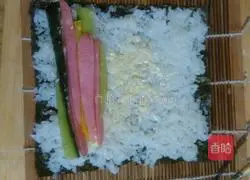 Illustration of how to make small sushi 6