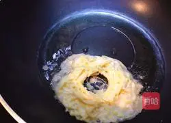 Illustration of how to make shredded potato egg pancake 4