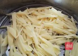 Illustration of how to make potato pancakes 3