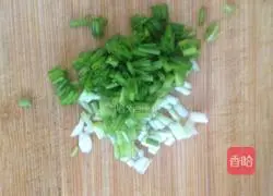 Illustration of making quick scallion pancake 1