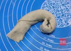 Illustration of how to make pepper, salt and scallion pancakes 16