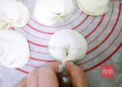 Illustration of how to make steamed shell cakes 9