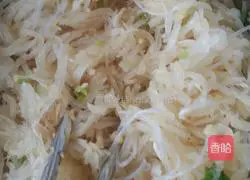 Illustration of how to make shredded radish tortillas 3