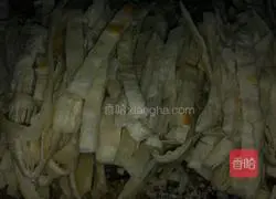 Illustration of how to make fried bean sprouts and shredded pancakes 2