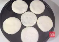 Illustration of how to make dough meat pie 9