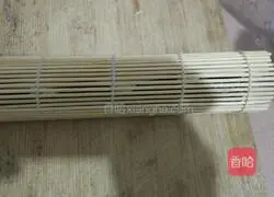 Illustration of how to make homemade sushi rolls 9