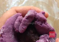 Illustration of how to make purple potato cake 3