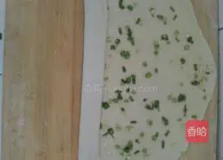 Illustration of how to make scallion pancake 2