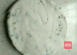 Illustration of how to make salt and pepper scallion pancake 6