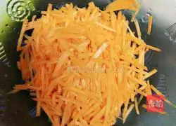 Illustration of how to make carrot and egg cake for baby food supplement 2