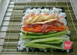 Illustration of how to make shrimp sushi 5