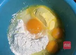 Illustration of how to make ham sausage and egg pancake 3