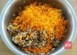 Illustration of how to make carrot and mushroom meat pie 10