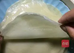 Illustration of how to make spring cake skin 4